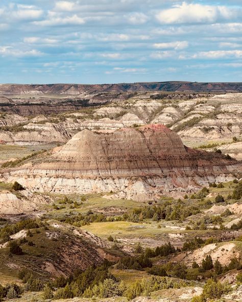 Wow! Just stumbled onto a Western movie set—or at least that’s what it felt like when we first arrived in Medora, ND. ✨Save this post and share it with someone who loves discovering new places! This charming town, nestled within the Little Missouri National Grassland and near Theodore Roosevelt National Park, has a population of just over 100. But come summer, it buzzes with life as seasonal workers triple that number. Here’s what we got up to in Medora: 🏕️ We camped at the city campgro... Medora North Dakota, Roosevelt National Park, Theodore Roosevelt National Park, Summer 25, Western Movie, Movie Set, Theodore Roosevelt, Movie Sets, North Dakota