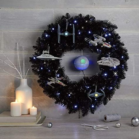 Wreath With Lights, Disney Christmas Decorations, Pre Lit Wreath, Galaxy Black, Black Wreath, Star Galaxy, Artificial Christmas Wreaths, Paint It Black, Star Wars Christmas