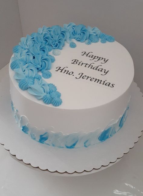 Blue Cake Decorating Ideas, Cake Designs Blue And White, Sky Blue Cake Design, Ca Cake Design, 500gm Cake Design, Blue Colour Cake Designs, Blue Colour Cake, Buttercream Cake Designs Birthday, Simple Cake Designs For Boys