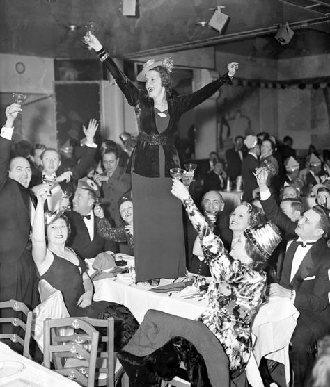 70s New Years Eve Party, Vintage New Years Eve Pictures, Vintage Party Photos, For Auld Lang Syne, New York Yacht Club, Vintage New Years, Woman Celebrating, Happy 2023, Black And White Images