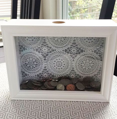 Diy Bank Money, Donation Box Ideas Diy, Shadow Box Piggy Bank, Diy Coin Bank, Shadowbox Diy, Recycling Cardboard, Kids Money Box, Piggy Bank Diy, Shadow Box Ideas