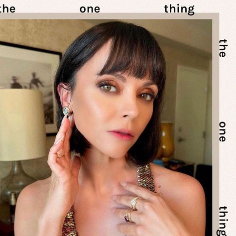 Christina Ricci Still Loves This '90s Beauty Trend Christina Ricci Hair, Fiery Red Hair, French Bob, Panda Eyes, 90s Trends, Lauren Hutton, Thick Eyebrows, Wear Perfume, Christina Ricci