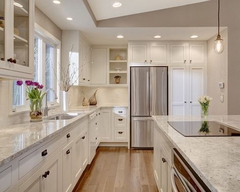 U Shaped With Pantry Next To Refrigerator Home Design Ideas, Pictures, Remodel and Decor Barndominium Kitchen Ideas Layout, Small Kitchen Refrigerator Placement, Kitchen Sloped Ceiling, Warm White Kitchen, Kitchen Island With Cooktop, Mahogany Kitchen, Kitchen Island Decor Ideas, Kitchen Layouts With Island, Kitchen Cabinet Layout