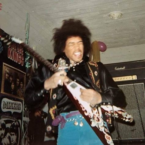 Jimi Hendrix Guitar, Jimi Hendrix Poster, Rockstar Aesthetic, Jimi Hendrix Experience, Slim Jims, September 8, Mötley Crüe, Hendrix, Guitar Player