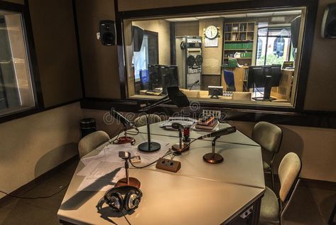 Radio Booth, Radio Station Interior Design, Radio Presenter Aesthetic, Radio Host Aesthetic, Radio Show, Radio Studio, Radio Aesthetic, College Radio Station Aesthetic, Radio Station Aesthetic