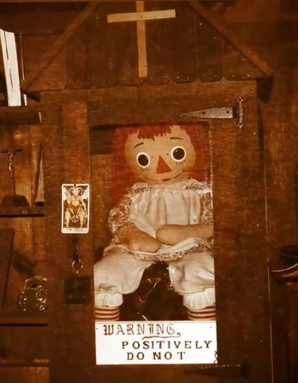 Warren Museum, Occult Museum, Annabelle Horror, Ed E Lorraine Warren, Haunted Objects, Annabelle Doll, Creepy Doll, Haunted Dolls, Creepy Pictures