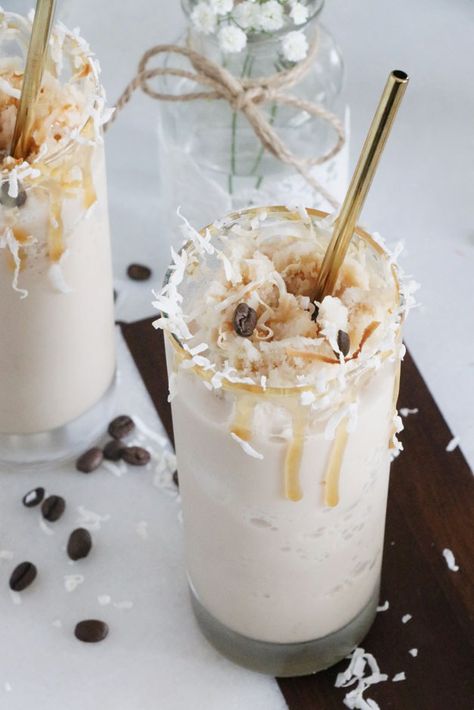 Frozen Caramel and Coconut Blended Coffee Blended Coffee Drinks, Homemade Iced Coffee, Caesar Pasta Salad, Caesar Pasta, Coffee Caramel, White Chocolate Mocha, Fruit Dessert Recipes, Chocolate Mocha, Easy Chocolate Cake