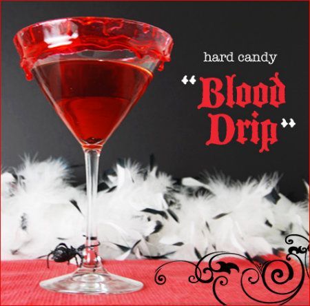 Halloween Martini, True Blood Party, Halloween Recipes Drinks, Twilight Party, Blood Drip, Hallowen Ideas, Halloween Cocktails, Halloween Drinks, Red Food Coloring