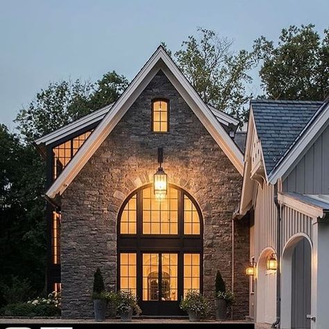 Modern Belgian Farmhouse, Belgium Farmhouse, Belgian Farmhouse, Backyard Pool House, Cozy Home Library, Farmhouse Ideas, Farmhouse Exterior, Stone House, Brick House