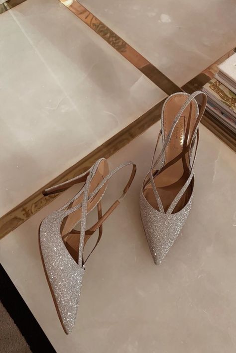 Elegant Shoes Heels, Hak Tinggi, Statement Heels, Dr Shoes, Fashion Shoes Heels, Shoes Heels Classy, Chic Flats, Holiday Shoes, Heels Classy