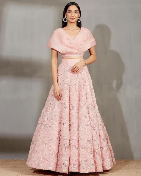 ♥ Indo-Western Glam - #fashion #trend #trends #fusion #indian #indowestern #indowesternfashion #indowesternfusion #fusionfashion #indianfashion #style #indianstyle #bridesmaiddresses #outfit #outfitideas #engagementoutfit #outfitinspiration #fashioninspo #fusiondress #latestfashion #bollywood #bollywoodstyle #lehenga #dress #latestlehenga #gorgeouslyflawed #diptitiwari #blouse #indian #gown #sarees #surat #blouses #blousedesigns #ootd #saree Lehngas For Teenagers, Modern Lehenga Designs Crop Tops, Lehenga Designs Latest For Teenagers, Modern Lehenga Designs, Western Blouse Designs, Crop Top Outfits Indian, Indian Outfits Modern, Seema Gujral, Indian Gown