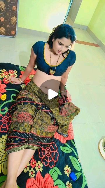 renu🔵 on Instagram Desi Videos, Desi Video, Bollywood Pictures, Hd Wallpapers For Mobile, Kiara Advani, Beautiful Flowers Pictures, Saree Look, Indian Fashion Dresses, Business Motivation