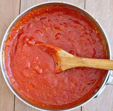 Recette: Sauce Pizza Délicieuse - Circulaire en ligne Quick Pizza Sauce, Scones Ingredients, Pizza Sauce Recipe, Marinade Sauce, Cooks Illustrated, Easy Pizza, Healthy Snacks Easy, Pizza Pasta, Pizza Sauce