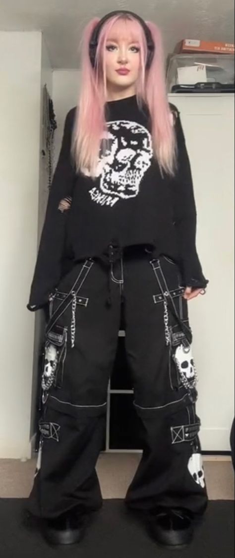 Baggy Gothic Outfits, Oversized Goth Outfits, Emo Birthday Outfit, Baggy Goth Outfit, Masc Goth Outfits, Grudge Aesthetics, Masc Clothes, Toxic Tears, Mall Goth Outfits