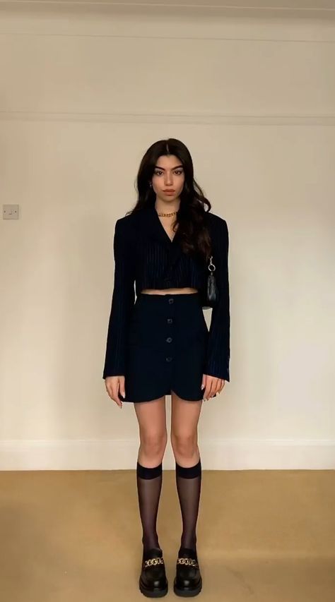 Blazer Skirt Outfit, Crop Blazer Outfit, Cropped Blazer Outfit, Black Blazer Outfit, Blazer Outfit, Crop Blazer, Blazer And Skirt, Cropped Blazer, Blazer Outfits