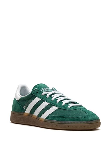 Find ADIDAS Handball Spezial Core Sneakers on Editorialist. green calf suede logo print to the side signature 3-Stripes logo contrasting heel counter round toe front lace-up fastening logo-print tongue branded insole gum-rubber sole These styles are supplied by a premium sneaker marketplace. Stocking only the most sought-after footwear, they source and curate some of the most hard to find sneakers from around the world. Green Spezial Adidas, Green Spezials, Adidas Spezial Green, Adidas Handball Spezial, Adidas Handball, Sneakers Green, Green Stuff, Adidas Spezial, Reebok Club C