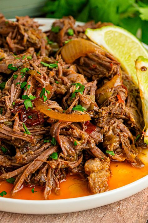 Crock Pot Mexican Shredded Beef Crock Pot Mexican, Crockpot Party Food, Crock Pot Baked Potatoes, Beef Picadillo, Shredded Beef Recipes, Beef Barbacoa, Picadillo Recipe, Mexican Shredded Beef, A Southern Soul