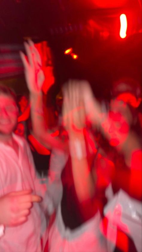 Club Snapchat Night, Snapchat Party Snaps, Blurry Party Aesthetic, House Party Aesthetic, Club Classics, Messy Aesthetic, Night Club Aesthetic, Party Monster, Surf Photography