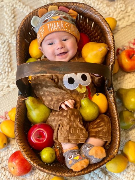 Thanksgiving Infant Pictures, Sibling Thanksgiving Pictures, 2 Month Thanksgiving Pictures, Thanksgiving Mini Photo Session, Newborn First Thanksgiving Pictures, One Month Old Baby Pictures November, Baby Turkey Pictures, Thanksgiving Newborn Photoshoot, Thanksgiving Infant Photoshoot