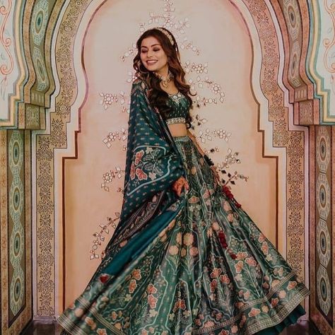 A new green lehenga by Anita Dongre which is all in trend. This lehenga has the most beautiful embroidery, zari work and embellishments which would look beautiful for your wedding function. #shaadisaga #indianwedding #anitadongrelehenga #banarasilehenga #anitadongrelehengabrides #anitadongrelehenga2020 #anitadongrelehengagottapatti #anitadongrelehengasimple #anitadongrelehenga2021 #anitadongrelehengagreen #anitadongrelehengabridal #anitadongrelehengablouse #anitadongrelehengalatest #greenlehenga Unique Lehenga Designs, Anita Dongre Lehenga, Lehenga Green, Mehendi Decor, Mehendi Outfit, Bridal Lehenga Designs, Mehendi Outfits, Wedding Hairstyles Bride, Anita Dongre