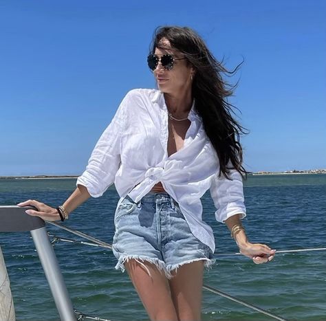 Mazatlan Outfits, Jean Shirt Outfits, White Flowy Shirt, Jean Shorts Outfits, Bday Picnic, Brazil Vibes, Summer Jean Shorts, Find Your Personal Style, Jean Short Outfits