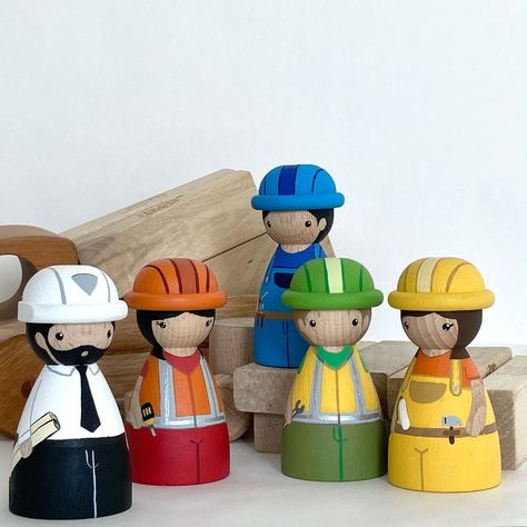 Construction Peg Doll, Pretty Pegs, Wooden People, Building Site, Wood Peg Dolls, Peg People, Clothespin Dolls, Pin Doll, Travel Toys