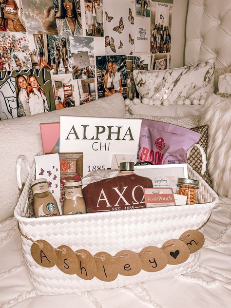 Basket Ideas Sorority, Big Little Reveal Basket, Big Little Basket Theme, Bid Day Baskets Sorority, Chi Omega Big Little Basket, Big Little Baskets Ideas, Big Little Baskets, Sorority Initiation Basket, Big Little Bed Decorating Sorority