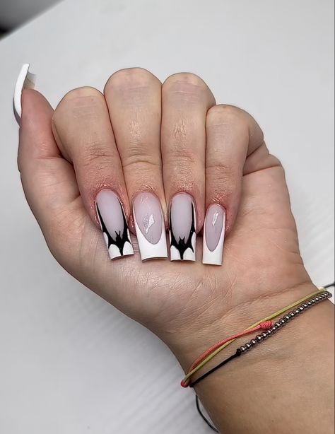 Nail Ideas Spooky, Spooky French Tip Nails, Hot Halloween Nails, Nails With Bats, October Nails Ideas, Nails Halloween October, Spooky Nails Acrylic, Spooky Fall Nails, Short Nails Halloween