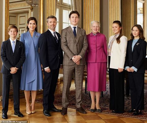 Queen Mary Of Denmark, Queen Mary Ii, Royal People, Alexandra Of Denmark, Denmark Royal Family, Mothers Day Pictures, Cosy Outfit, Princess Of Denmark, Princess Alexandra