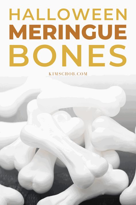 Halloween Merange Cookies, Meringue Cookies Halloween, Meringue Bones, Meringue Ghosts Recipe, Meringue Designs, Bone Cookies, Halloween Meringue Cookies, Easy Meringue Recipe, Fun Halloween Snacks