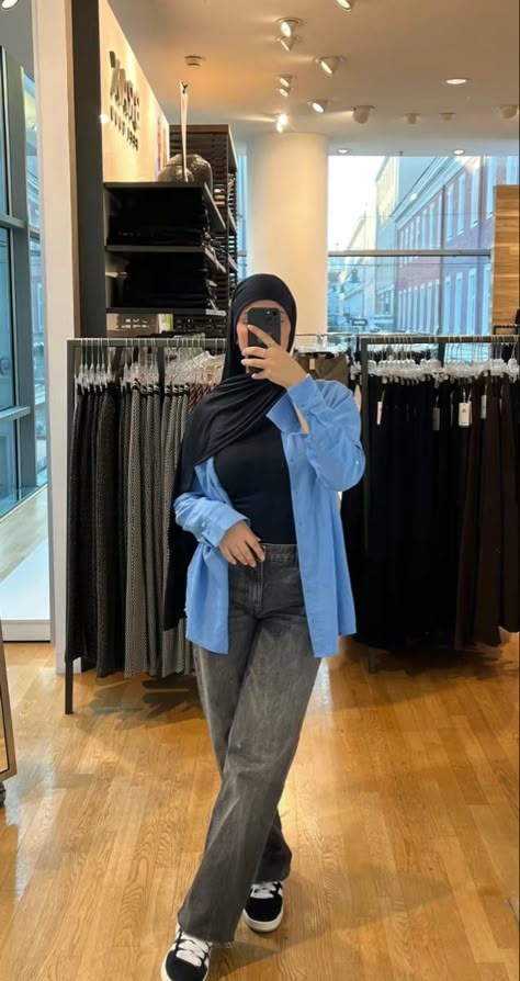 Hijabi Green Cargo Pants Outfit, Hijabi Outfits Summer Street Style, Hijabi Jeans Outfit, Hijabi Outfits Casual Jeans, Hijabi Outfits Summer, Hijabi Outfits School, Jeans Outfit Hijab, Hijabi Street Style, Hijab Summer Outfits