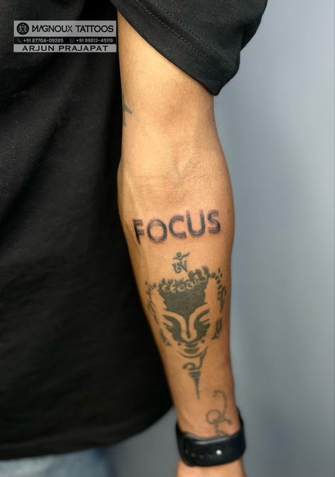 #focus #focustattoo #blurrtattoo #illusiontattoo #illusion #forearmtattooideas 1982 Tattoo, Focus Tattoo, Mom Dad Tattoo Designs, Tattoo On Arm, D Tattoo, Dad Tattoos, R Tattoo, Tattoo Design Book, Word Tattoos