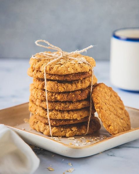 #NewOnBlog...'Eggless Oats Cookies'...made with quick-cooking instant oats a family favourite recipe of crisp, buttery Oats Cookies is up on the blog now. ✨ First Sunday of #March, why don't you bake a batch today? Get the link of this easy-peasy recipe from my profile and story. 👉👆 . . . . . . . . . . . . . #food #huffposttaste #huffpostliving #mumbaiblogger #mumbai #foodblog #eattheworld @saveurmag #foodphotography #foodstyling #cookmagazine  #ndtvfood #feedfeed @thefeedfeed #foodprops #oats Oats Cookies, Oat Cookie Recipe, Story Food, Easy Peasy Recipes, Hanukkah Food, Spice Mix Recipes, Instant Oats, Oat Cookies, First Sunday