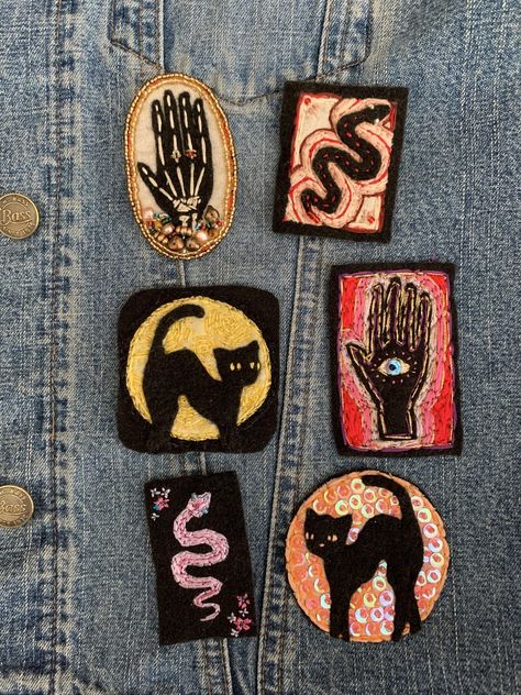 Felt Pins Brooches, Month Embroidery, Felt Patches, Patch Ideas, Embroidery Crafts, Felt Patch, Handmade Patch, Backpack Patches, Paper Journal