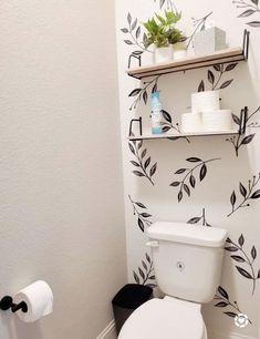 Bathroom Paint Color Ideas, Bathroom Paint Color, Tiny Half Bath, Best Bathroom Paint Colors, Small Half Bath, Small Bathroom Paint, Half Bathroom Decor, Toilet Room Decor, Remodeling Bathroom