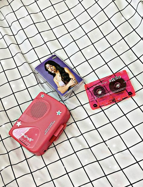 I got the cassette player from amazon... and the cassette tape from Olivia’s Merch store!! Aesthetic Cassette Tapes, Olivia Rodrigo Cassette, Casette Player Aesthetic, Cassete Tape Aesthetic, Cassette Player Aesthetic, Mp3 Player Aesthetic, Cassette Tapes Aesthetic, Cassette Tape Player, Retro Gadgets