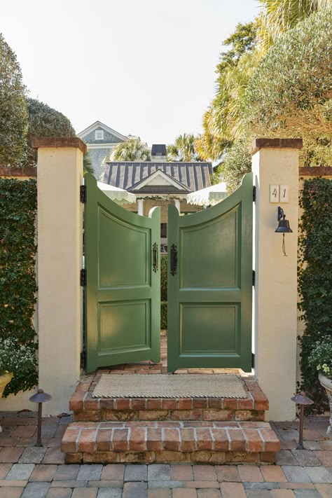 Love this charming entry to the back of the house. Luxury Gate Design, Luxury Entrance Door, Luxury Entrance, Outside House Colors, Backyard Gates, Garden Gates And Fencing, Fence Gate Design, Side Yard Landscaping, Entrance Door Design