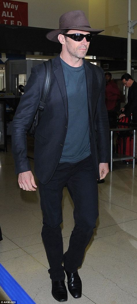 Proudly Australian! Sydney-born Hugh Jackman sported an Akubra hat as he arrived at LAX Airport on Friday Akubra Hats Men, Australian Hats, Akubra Hat, Akubra Hats, Lax Airport, Mens Hat, Stylish Men Casual, Men's Hats, Wearing A Hat