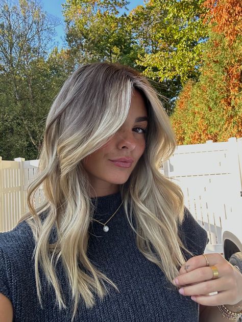 Ash Blonde Balayage Brunette Money Piece, Bleach And Tone Hair Shadow Root, Light Brunette Hair, Summer Blonde Hair, Haircut 2024, Summer Blonde, Brown Hair Inspo, Bronde Hair, Brunette Hair With Highlights