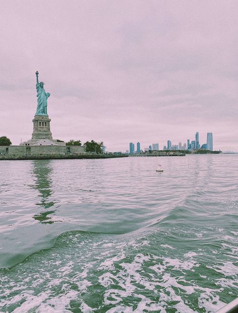 Statue Of Liberty Aesthetic, New York Preppy, Aesthetic Statue, New York Statue, New York City Aesthetic, Water Boat, New York Aesthetic, Nyc Aesthetic, Dc Travel