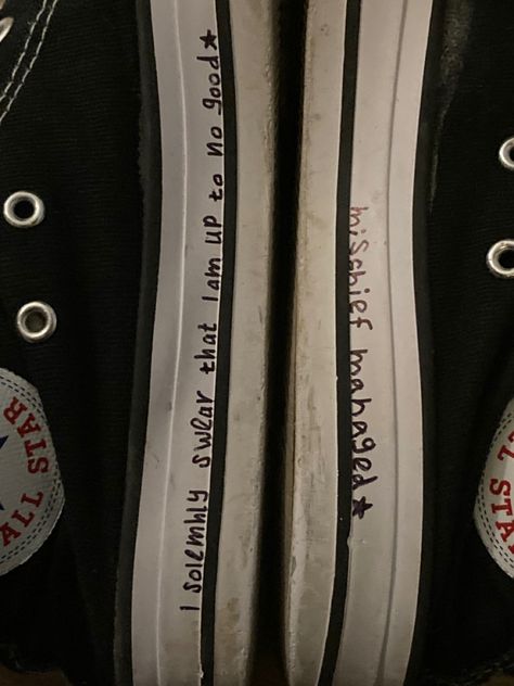 Marauders Shoes, Marauders Converse, Things To Draw On Your Converse, Writing On Converse, Converse Writing, Converse Designs Ideas, Drawn On Converse, Converse Drawings, Converse Doodles