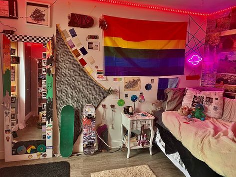 Pride Room Ideas, Lgbtq Decoration Ideas, Pride Flag In Room, Lesbian Room Decor, Lesbian Bedroom Ideas, Pride Bedroom Ideas, Pride Flag Bedroom, Gay Room Aesthetic, Lgbtq Room Ideas