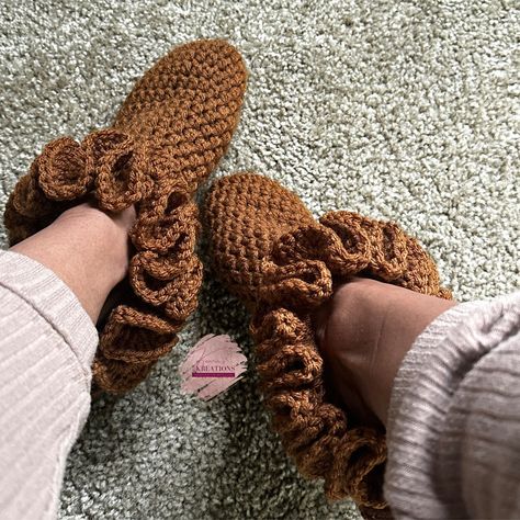 These footies are crocheted with acrylic blend yarn. Perfect for gifts. Be sure to select shoe size and color you would like. Crochet Ruffle Socks, Crocheting Socks, Diy Knit Blanket, Popup Shop, Diy Phone Case Design, Crochet Skirt Pattern, Goose Creek, Crochet Size, Crochet Clothing And Accessories