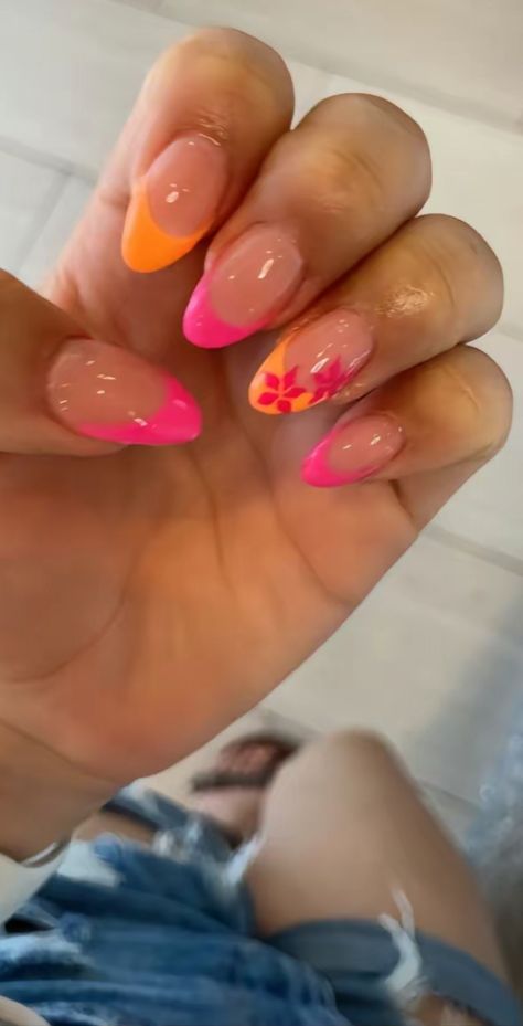 Simple Beach Nail Ideas, Bright Color Almond Nails, Nail Into Summer, Back To School Nails For 5th Grade, Nail Inspo 2024 Square, Nails For Vacay, Summer Nail Inspo 2024 Simple, Hawaii Nail Ideas, Florida Vacation Nails