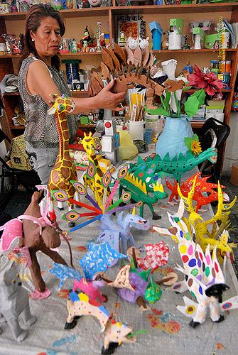 Nezahualcóyotl, Méx. 20 Mayo 2013. Los alebrijes son una serie de creaciones que entran en los terrenos del arte, por lo que dichos personajes efectuados con materiales reciclados son de los favoritos del público que los llega a conocer. Art