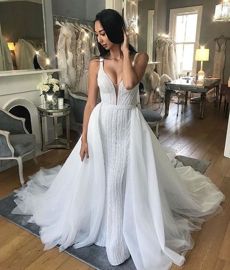 Long Simple Wedding Dress, Wedding Dress Cinderella, Pallas Couture, Detachable Skirt, Haute Couture Gowns, Wedding Dresses Cinderella, Couture Gown, Simple Wedding Dress, Cinderella Wedding