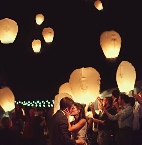 Wedding Bali, Wish Lanterns, Dream Beach Wedding, Sky Lanterns, Wedding Exits, Bay House, Beach Wedding Decorations, Wedding Essentials, Beach Theme Wedding