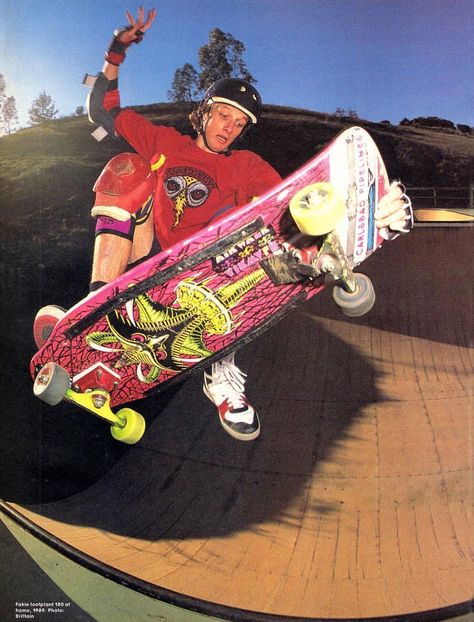 Tony Hawk Claw Tony Hawk Skateboard, 80s Skater, Skateboard Photos, Old Scool, Bones Brigade, Skateboard Pictures, Old School Skateboards, Skate Photos, Skater Vibes