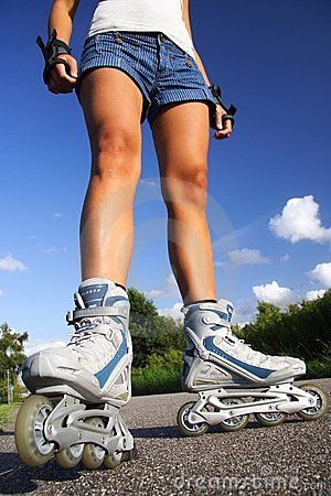 Inline Skating Tricks, Skateboard Bearings, Roller Skaters, Inline Skate, Roller Girl, Fitness Magazine, Inline Skating, Skiing Outfit, Skater Girls