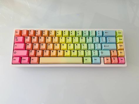 Rainbow Keyboard, Colorful Keyboard, Ubotie Colorful Keyboard, Keyboard 60%, Mechanical Keyboard Custom, Rainbow Pictures, Mechanical Keyboard 75%, Mechanical Keyboards, Computer Setup